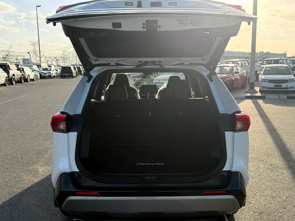 2023 Toyota RAV4 XSE hybrid - American Specs - Pristine Condition - Image 9