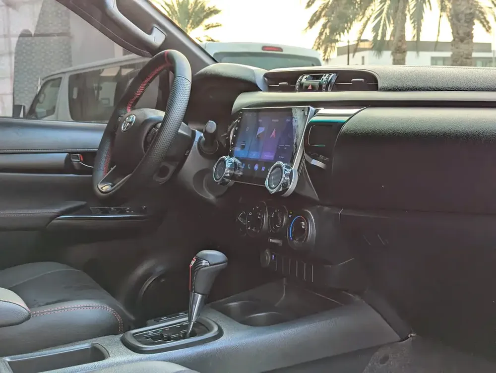 TOYOTA HILUX 2021 FACELIFTED 2025 GR SPORT GCC IN EXCELLENT CONDITION - Image 12