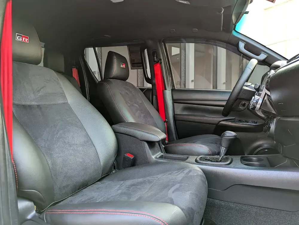 TOYOTA HILUX 2021 FACELIFTED 2025 GR SPORT GCC IN EXCELLENT CONDITION - Image 13
