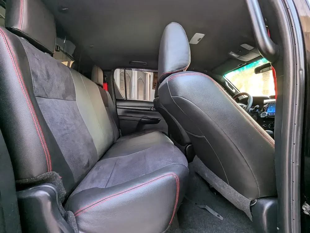 TOYOTA HILUX 2021 FACELIFTED 2025 GR SPORT GCC IN EXCELLENT CONDITION - Image 7