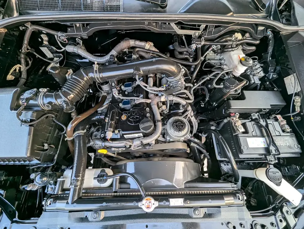 TOYOTA HILUX 2021 FACELIFTED 2025 GR SPORT GCC IN EXCELLENT CONDITION - Image 9