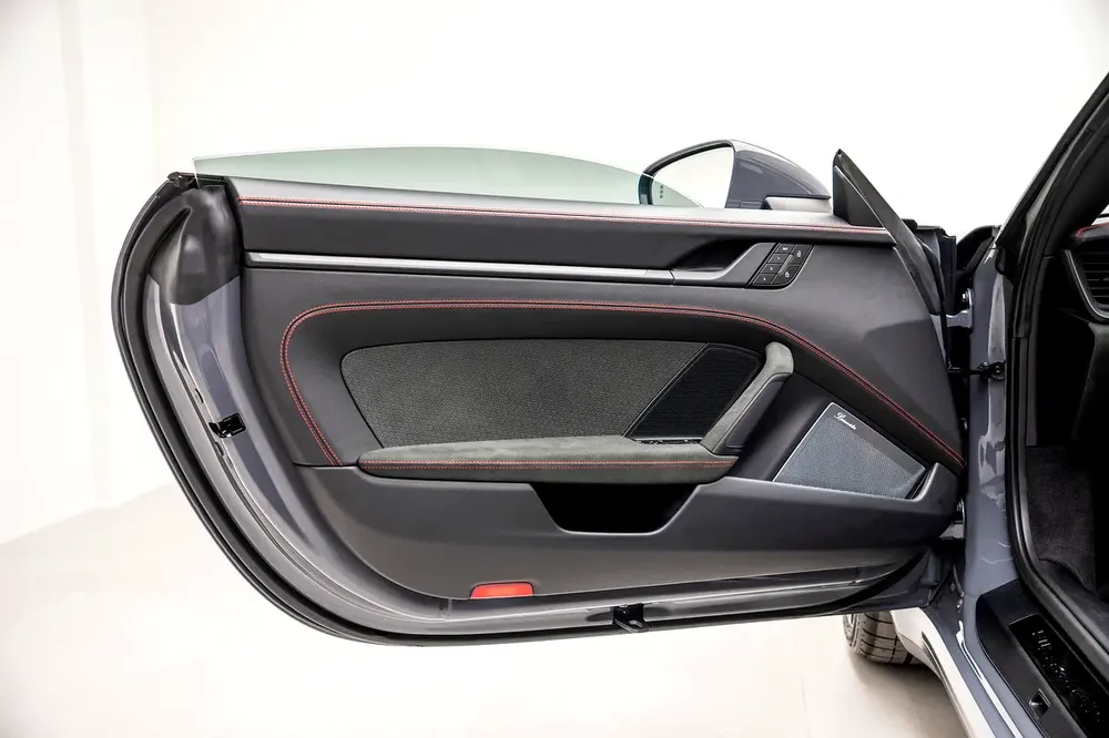 GCC SPECS AL NABOODAH  WARRANTY - 2025 PORSCHE 911 TARGA 4 GTS - Image 18