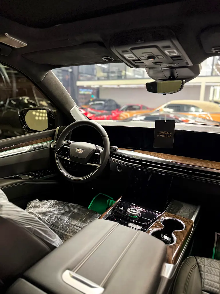 Cadillac Escalade - Image 10