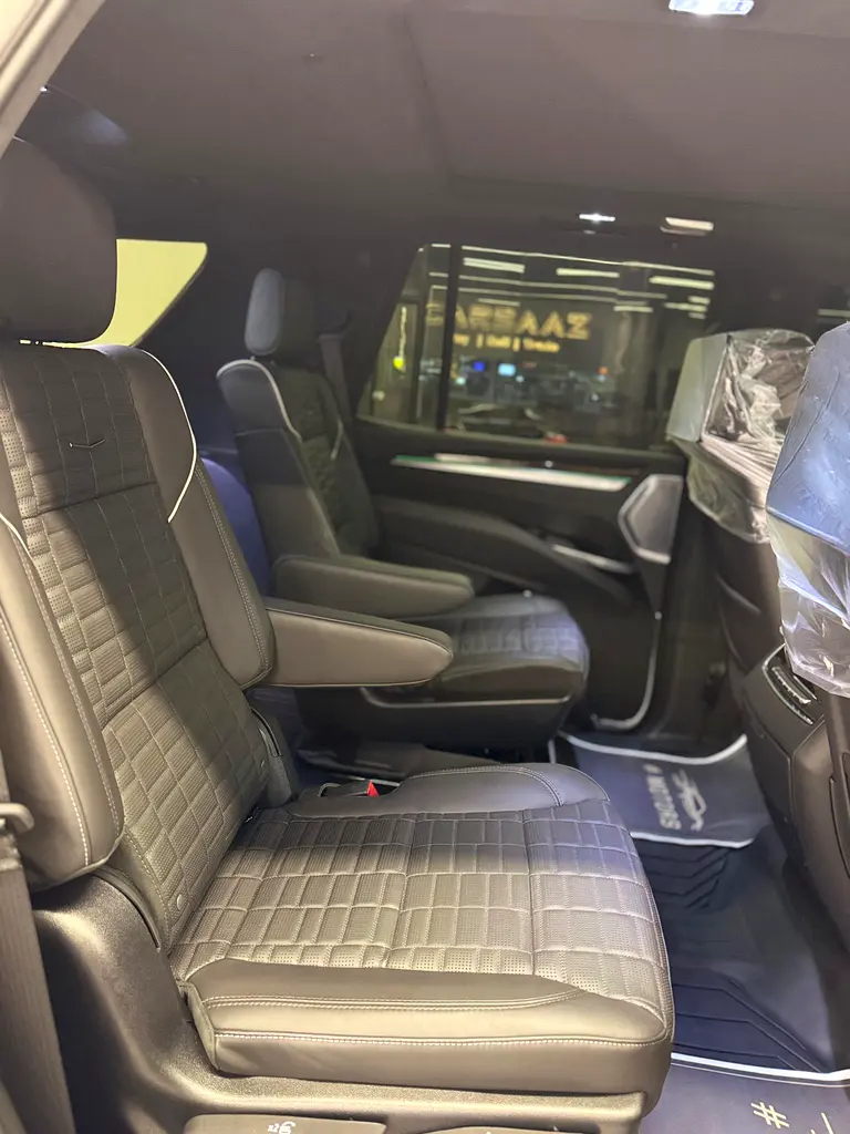 Cadillac Escalade - Image 12