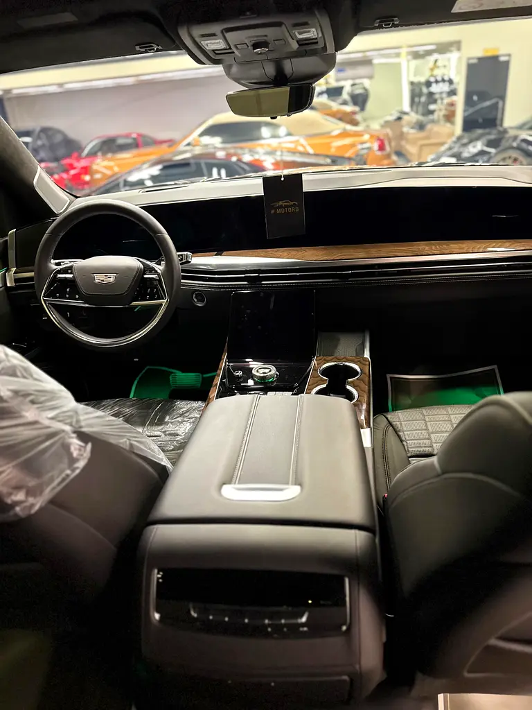 Cadillac Escalade - Image 13