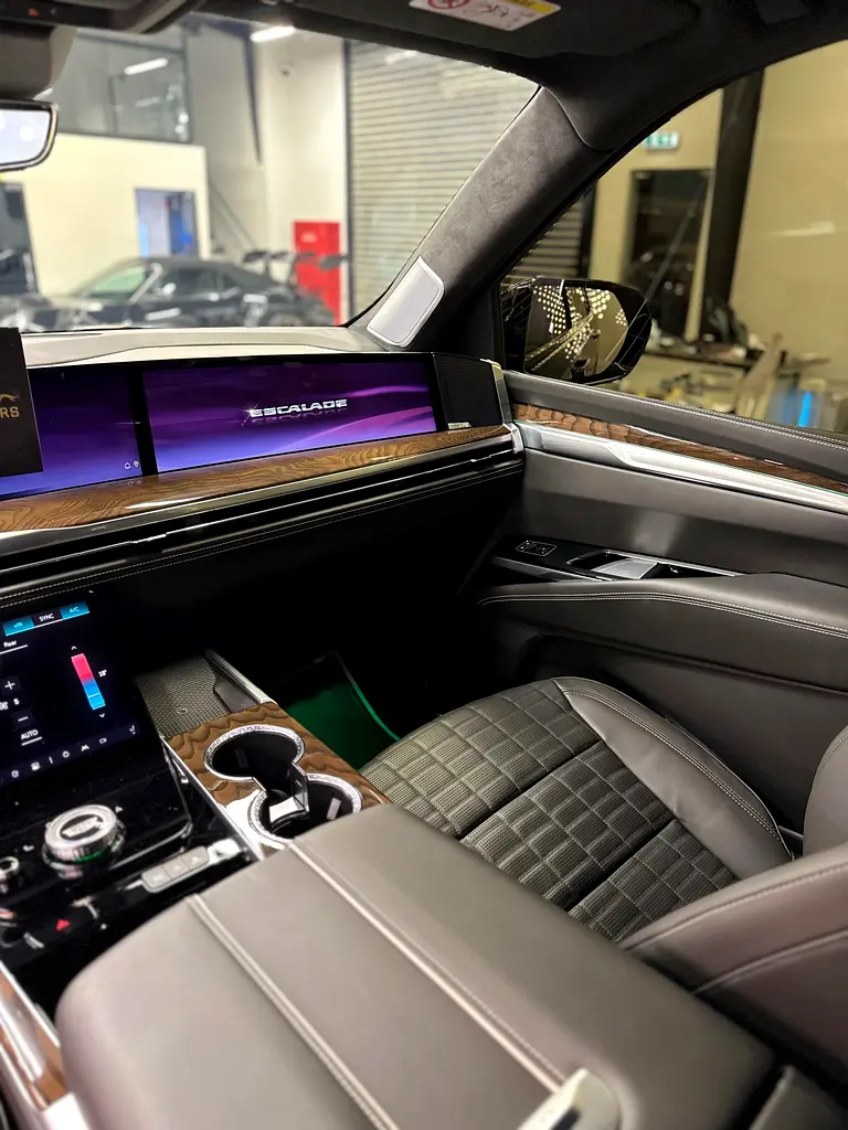 Cadillac Escalade - Image 16