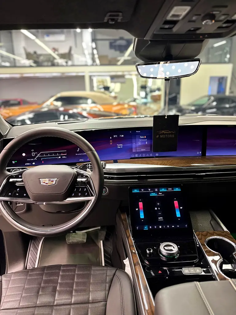 Cadillac Escalade - Image 17