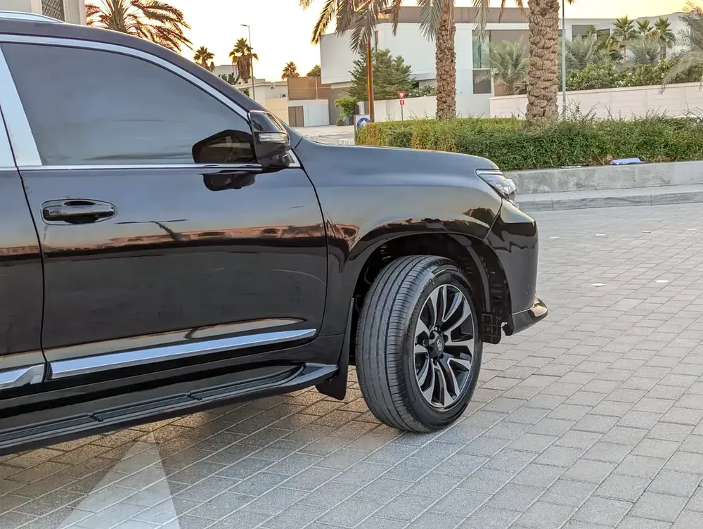 TOYOTA PRADO 2016 FACELIFTED 2023 V4 2.7L GCC IN EXCELLENT CONDITION - Image 12