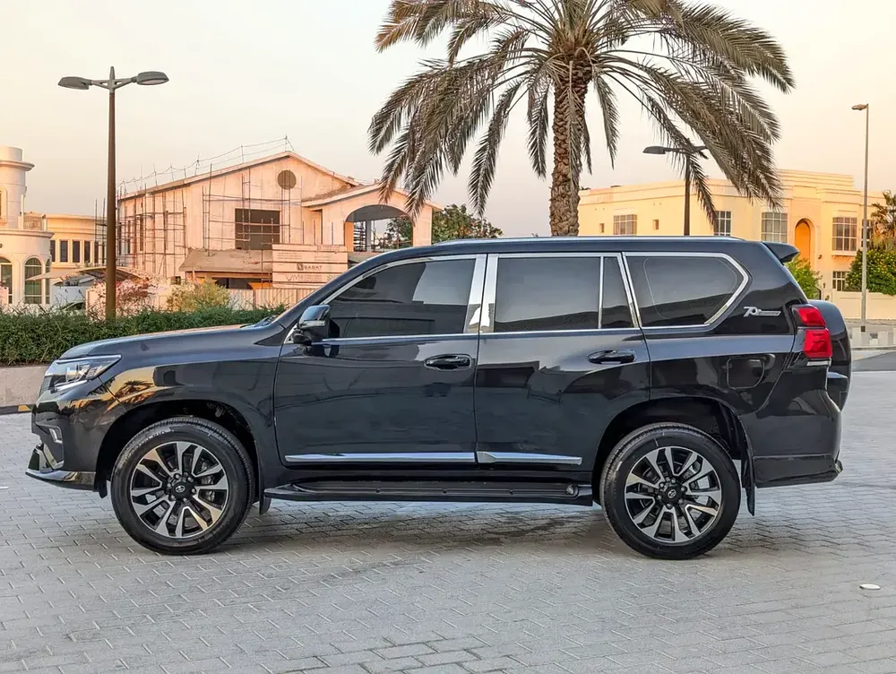 TOYOTA PRADO 2016 FACELIFTED 2023 V4 2.7L GCC IN EXCELLENT CONDITION - Image 16
