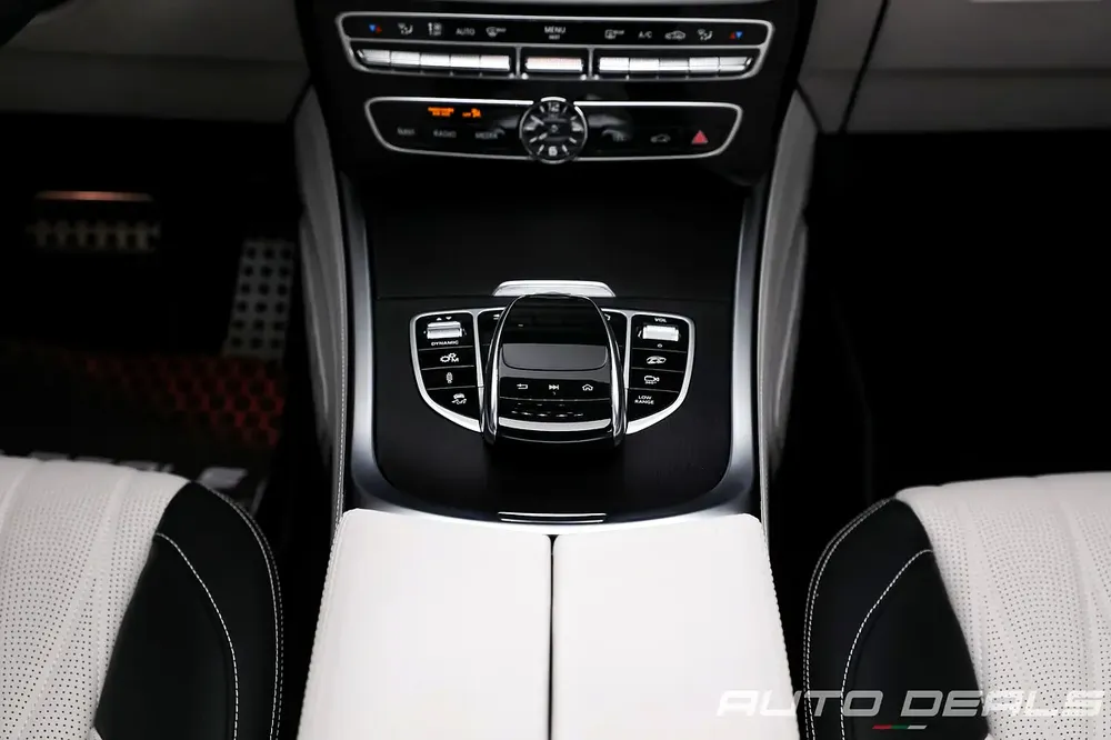 2022 Mercedes Benz G 63 AMG 4x4² | Under Warranty  | Extremely Low mileage | Excellent Condition - Image 15