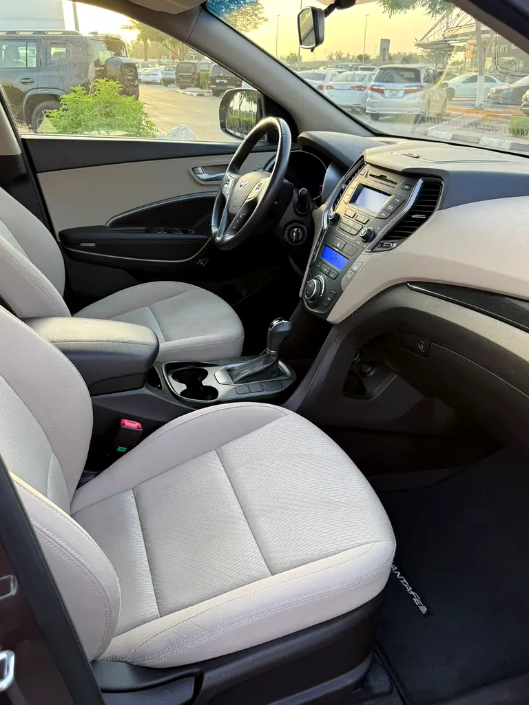 2016 Hyundai Santa Fe GLS | GCC Specs | Excellent Condition - Image 12