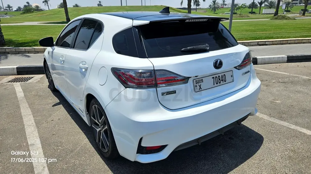 EXPAT LEAVING....GREAT CAR...HYBRID LEXUS SPORT...GOOD PRICE - Image 4