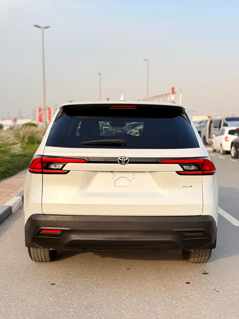 Toyota Grand Highlander XLE - 2024 - Full option- Excellent Condition- Ready to Register UAE - Image 18