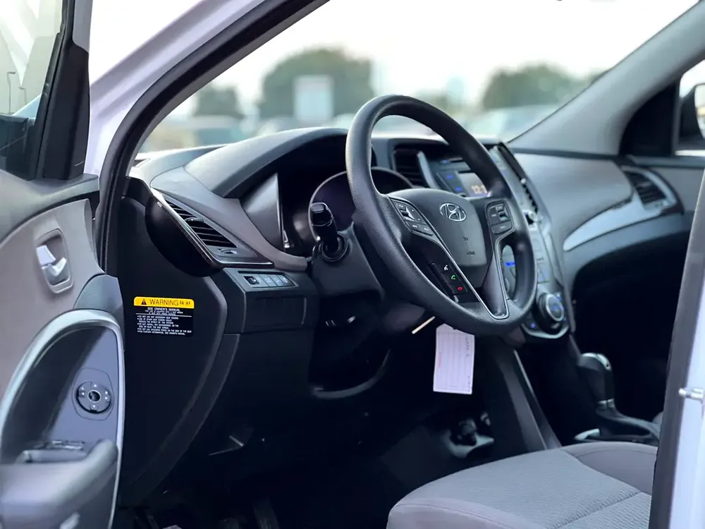 2018 Hyundai Santa Fe  Sports 2.4L V4 - Apple Play & Android - Rear Camera - 2 keys - Image 11