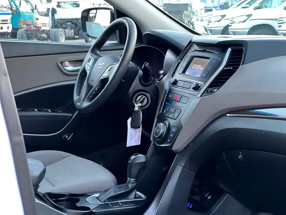 2018 Hyundai Santa Fe  Sports 2.4L V4 - Apple Play & Android - Rear Camera - 2 keys - Image 14