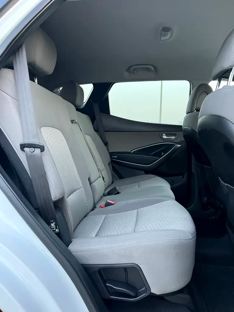 2018 Hyundai Santa Fe  Sports 2.4L V4 - Apple Play & Android - Rear Camera - 2 keys - Image 16