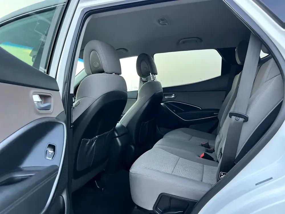 2018 Hyundai Santa Fe  Sports 2.4L V4 - Apple Play & Android - Rear Camera - 2 keys - Image 17