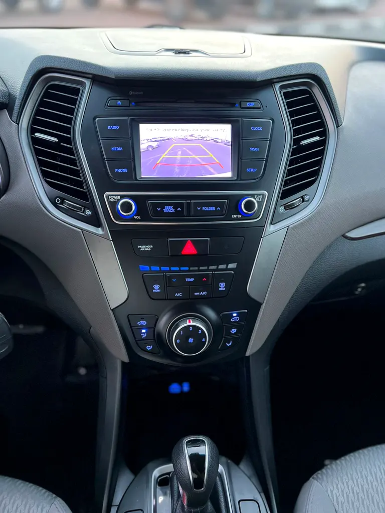 2018 Hyundai Santa Fe  Sports 2.4L V4 - Apple Play & Android - Rear Camera - 2 keys - Image 18