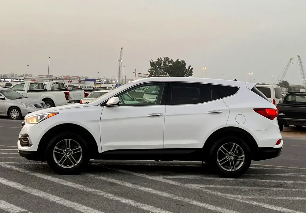 2018 Hyundai Santa Fe  Sports 2.4L V4 - Apple Play & Android - Rear Camera - 2 keys - Image 4