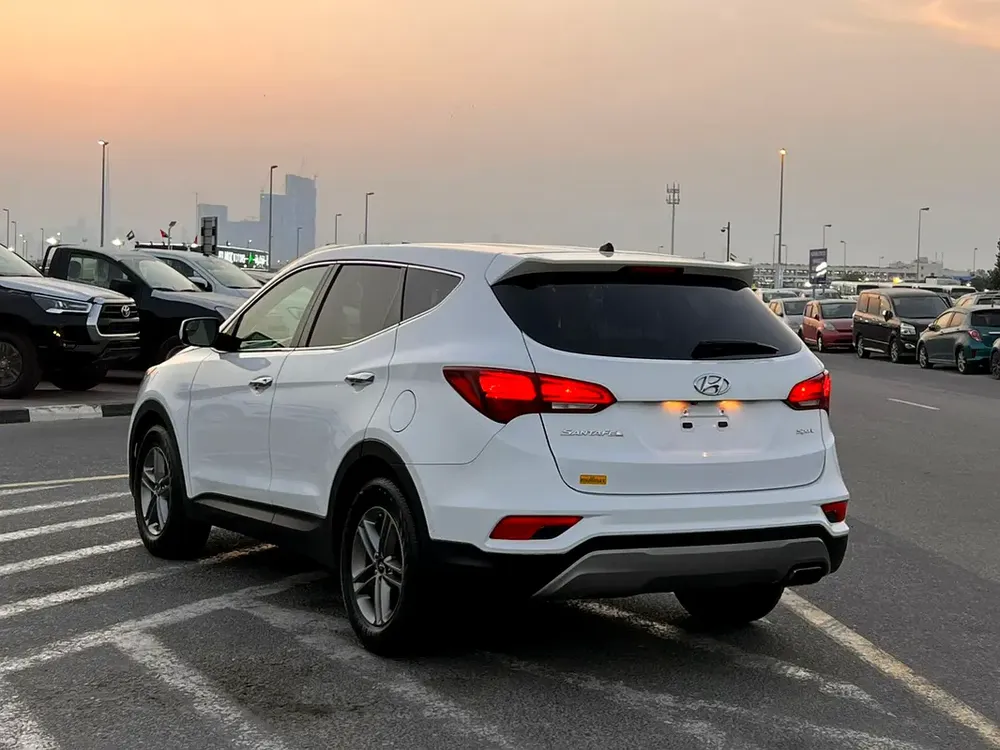 2018 Hyundai Santa Fe  Sports 2.4L V4 - Apple Play & Android - Rear Camera - 2 keys - Image 5