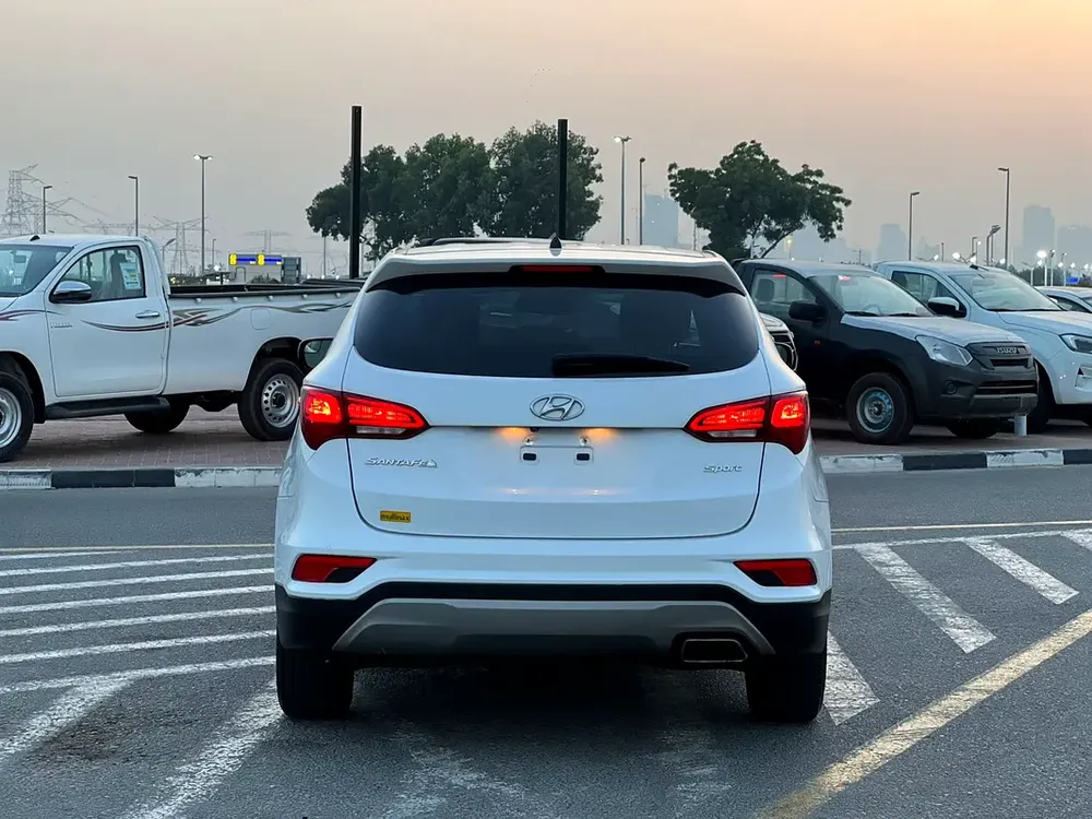 2018 Hyundai Santa Fe  Sports 2.4L V4 - Apple Play & Android - Rear Camera - 2 keys - Image 6