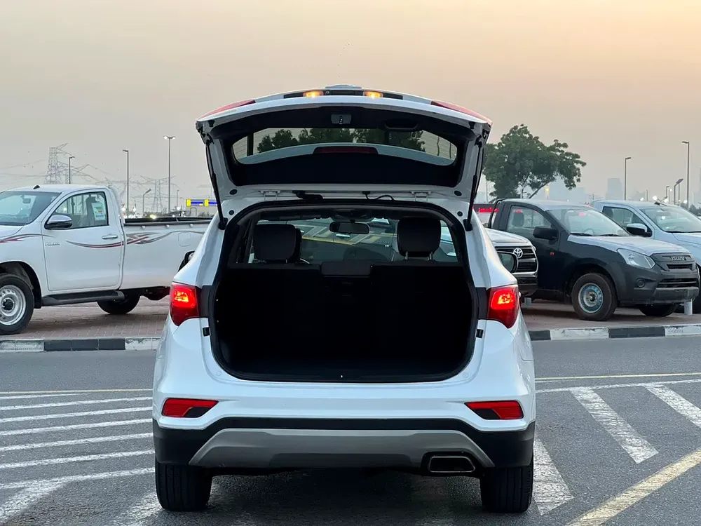 2018 Hyundai Santa Fe  Sports 2.4L V4 - Apple Play & Android - Rear Camera - 2 keys - Image 7