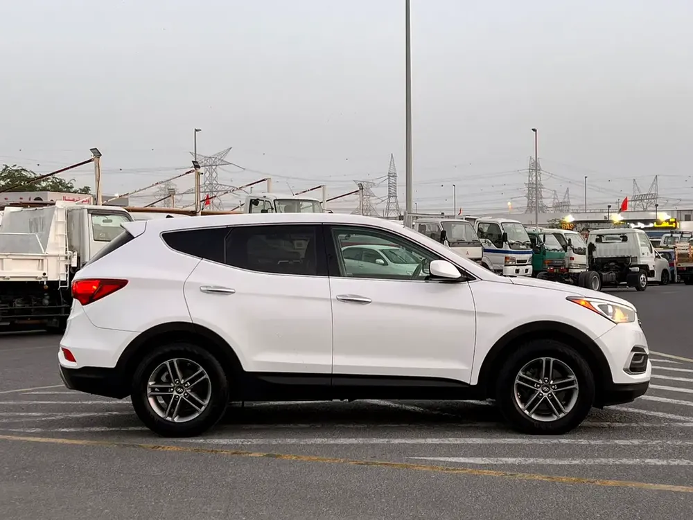 2018 Hyundai Santa Fe  Sports 2.4L V4 - Apple Play & Android - Rear Camera - 2 keys - Image 9