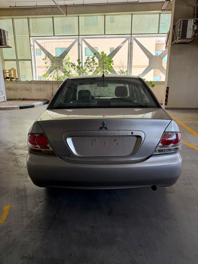 Mitsubishi Lancer GLS 2009 GCC Specs 1.3. 4 cylinder.RTA passed. Ready for registration. - Image 4