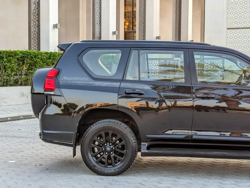 TOYOTA PRADO 2021 VXR ADVENTURE GCC V6 4.0L ACCIDENT FREE IN EXCELLENT CONDITION - Image 12