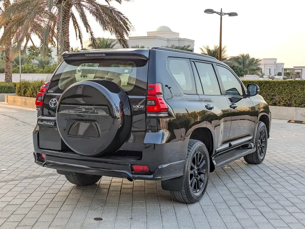 TOYOTA PRADO 2021 VXR ADVENTURE GCC V6 4.0L ACCIDENT FREE IN EXCELLENT CONDITION - Image 14