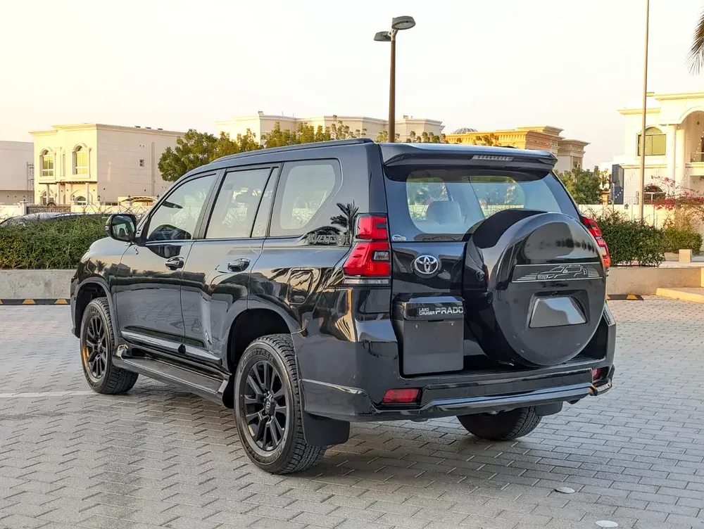 TOYOTA PRADO 2021 VXR ADVENTURE GCC V6 4.0L ACCIDENT FREE IN EXCELLENT CONDITION - Image 15