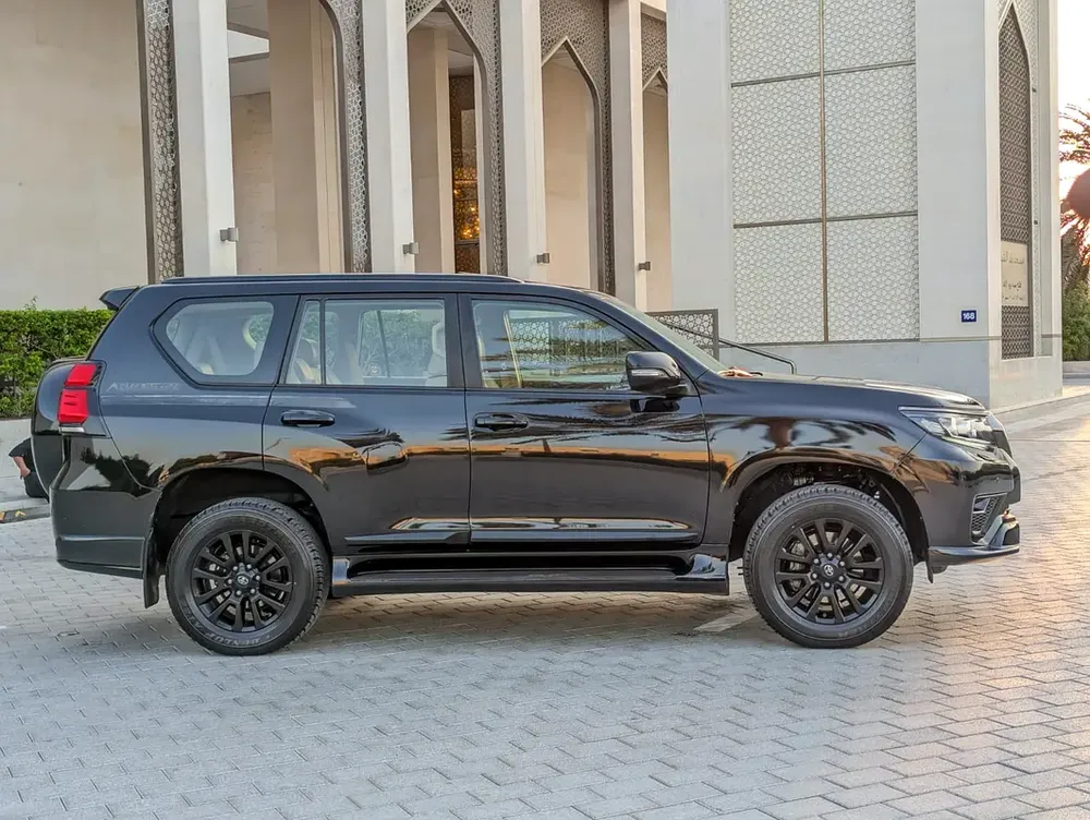 TOYOTA PRADO 2021 VXR ADVENTURE GCC V6 4.0L ACCIDENT FREE IN EXCELLENT CONDITION - Image 16