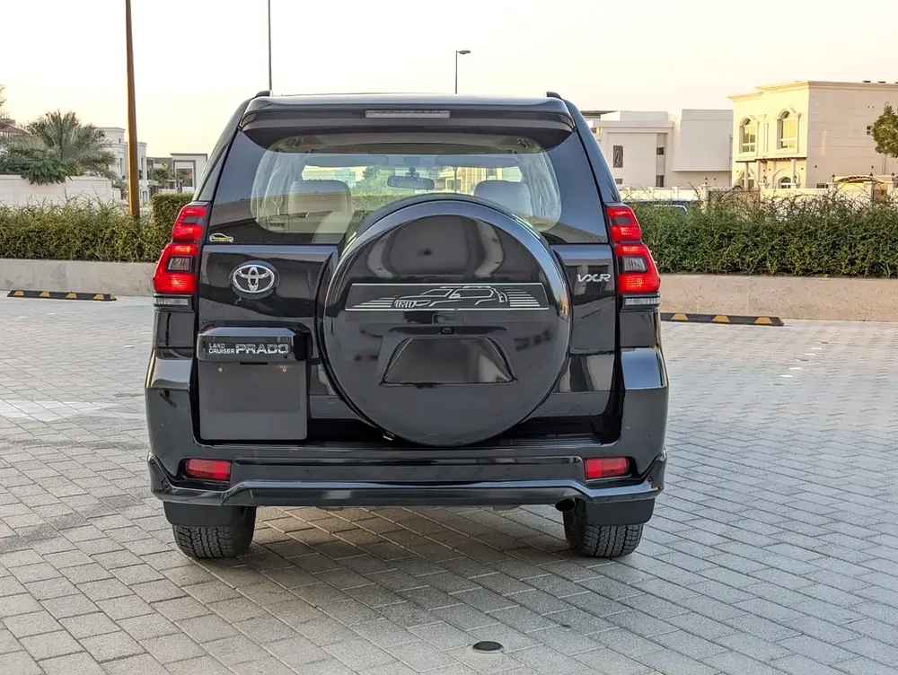 TOYOTA PRADO 2021 VXR ADVENTURE GCC V6 4.0L ACCIDENT FREE IN EXCELLENT CONDITION - Image 17