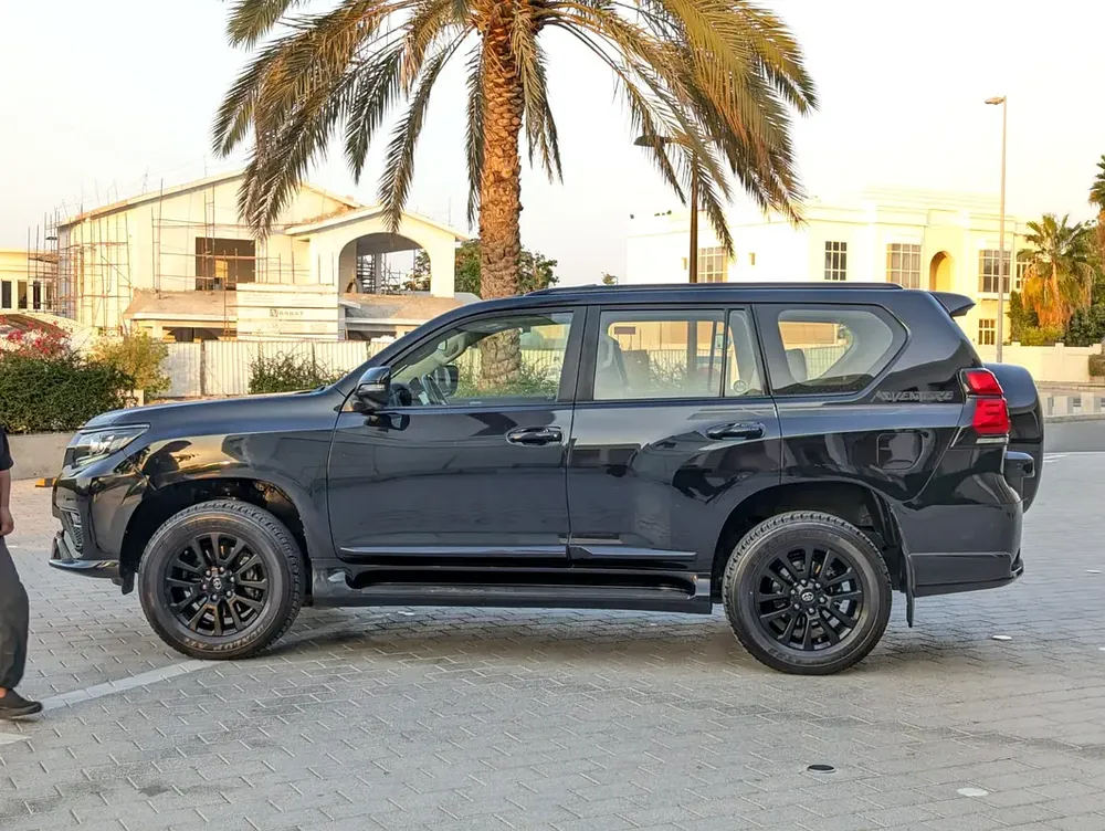 TOYOTA PRADO 2021 VXR ADVENTURE GCC V6 4.0L ACCIDENT FREE IN EXCELLENT CONDITION - Image 19