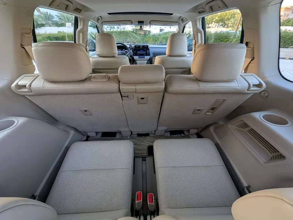 TOYOTA PRADO 2021 VXR ADVENTURE GCC V6 4.0L ACCIDENT FREE IN EXCELLENT CONDITION - Image 6