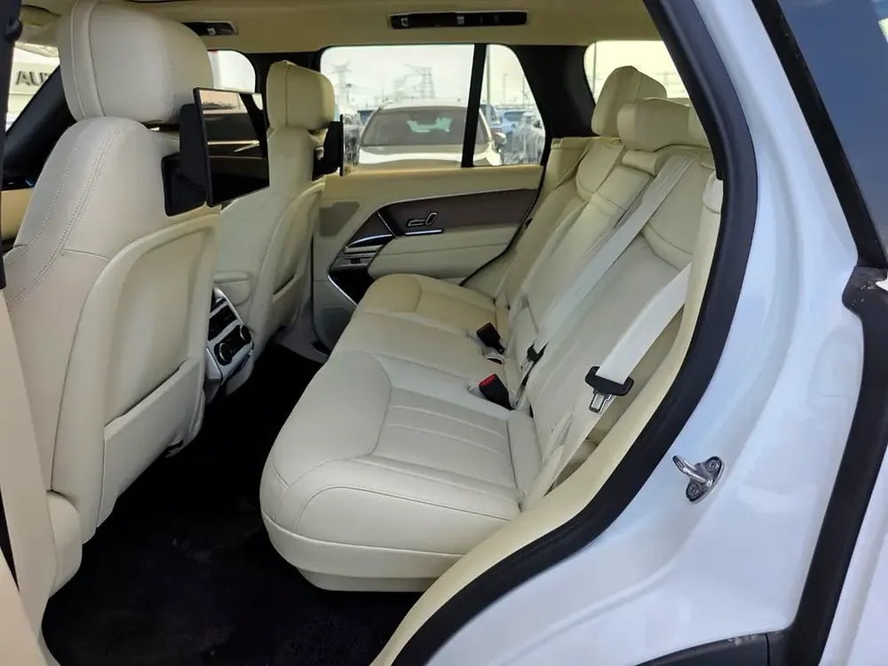 Land Rover Range Rover Autobiography 2026 - GCC Specs - Perfect Condition - Image 10