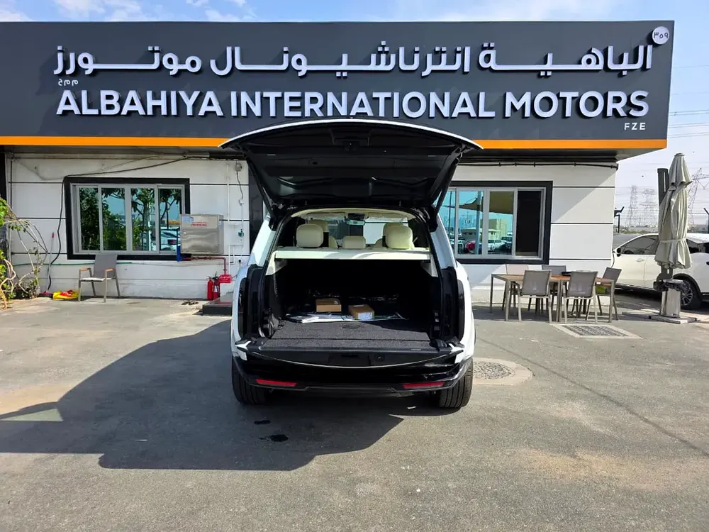 Land Rover Range Rover Autobiography 2026 - GCC Specs - Perfect Condition - Image 9