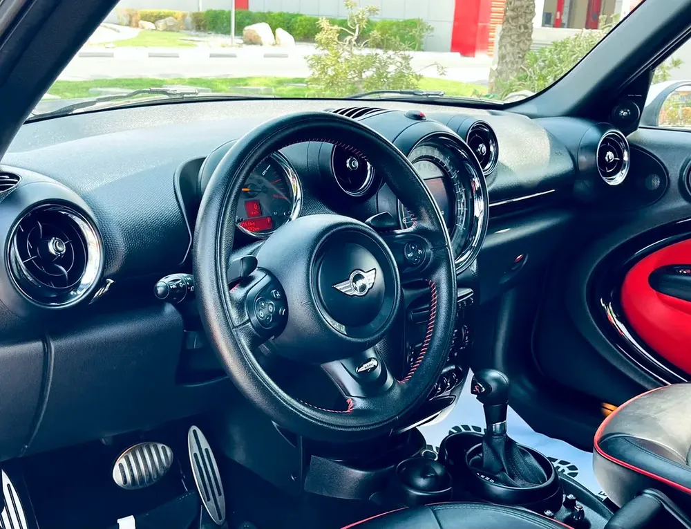 Mini Countryman S John copper Work gcc full option with services clean car - Image 10