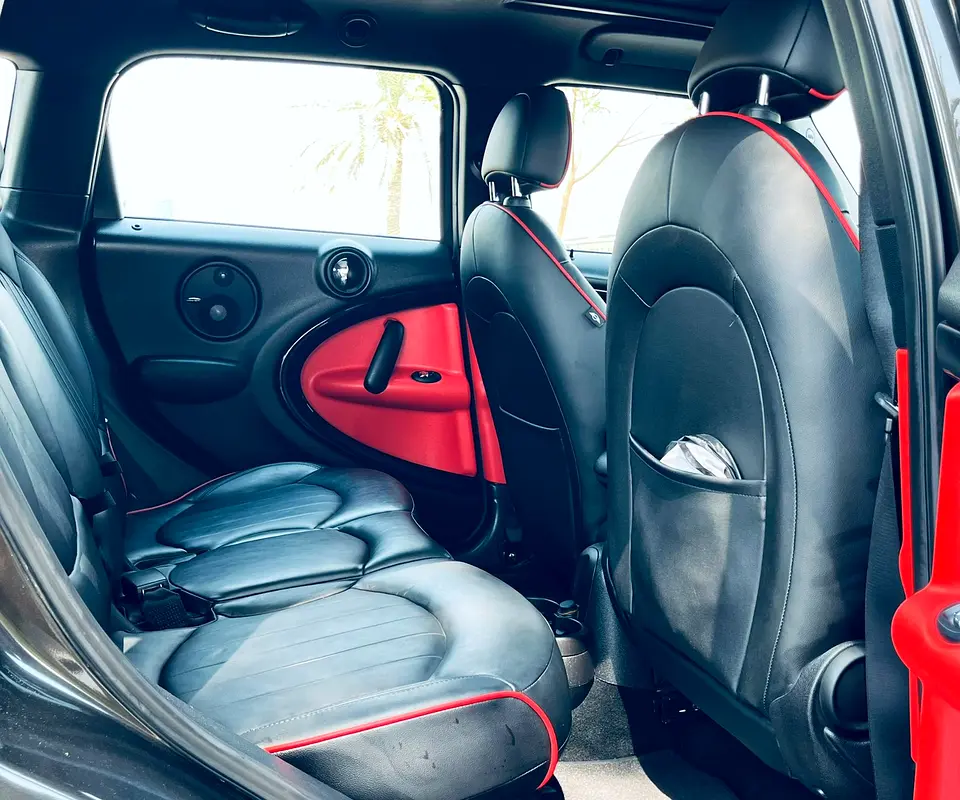 Mini Countryman S John copper Work gcc full option with services clean car - Image 12