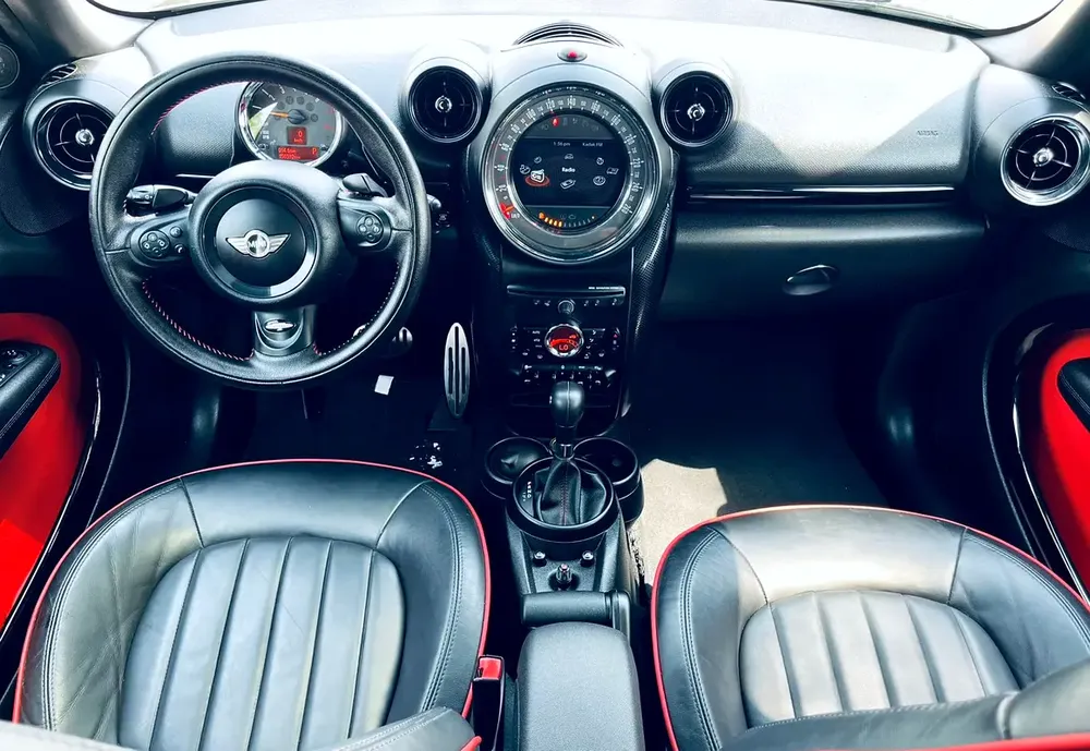 Mini Countryman S John copper Work gcc full option with services clean car - Image 13