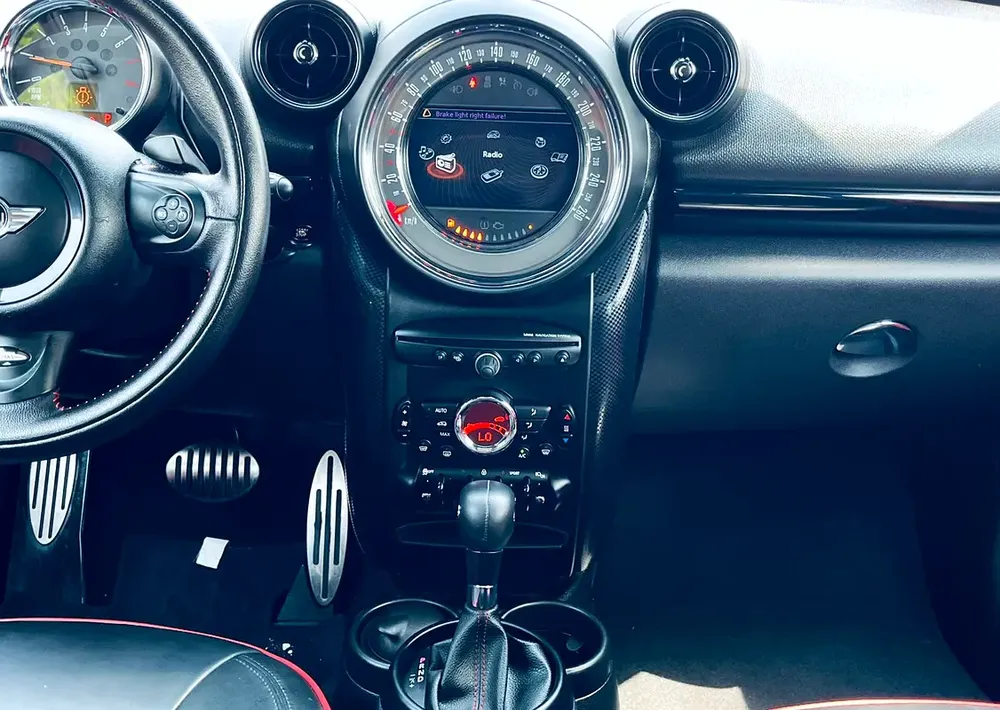 Mini Countryman S John copper Work gcc full option with services clean car - Image 16