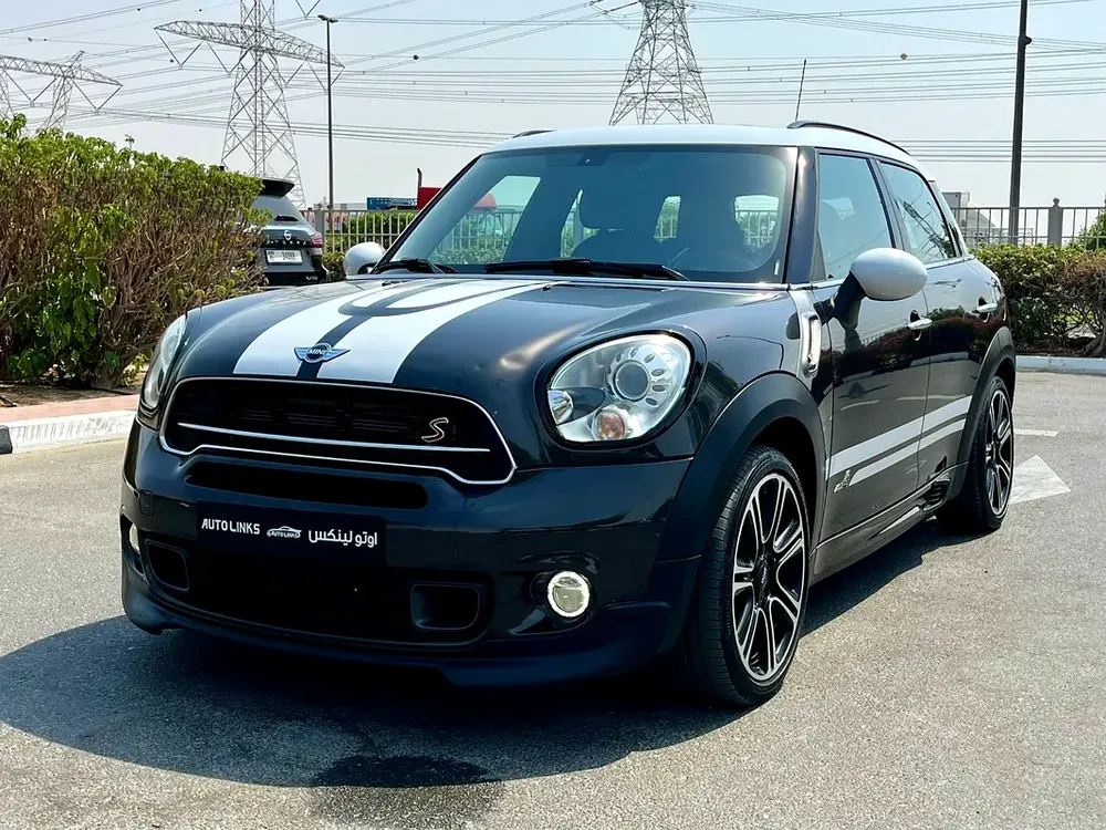 Mini Countryman S John copper Work gcc full option with services clean car - Image 4