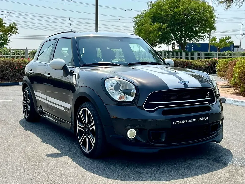 Mini Countryman S John copper Work gcc full option with services clean car - Image 5