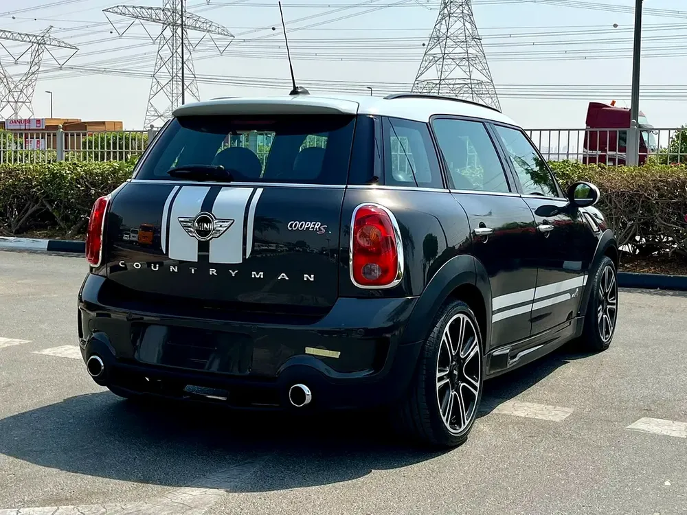 Mini Countryman S John copper Work gcc full option with services clean car - Image 7