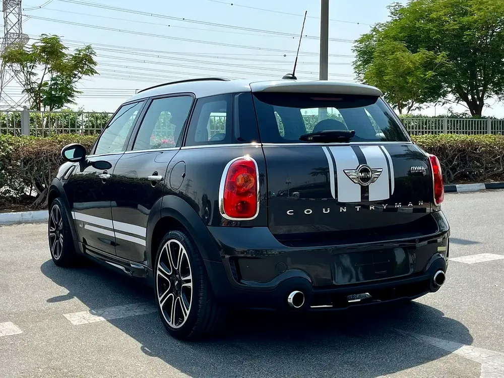 Mini Countryman S John copper Work gcc full option with services clean car - Image 8