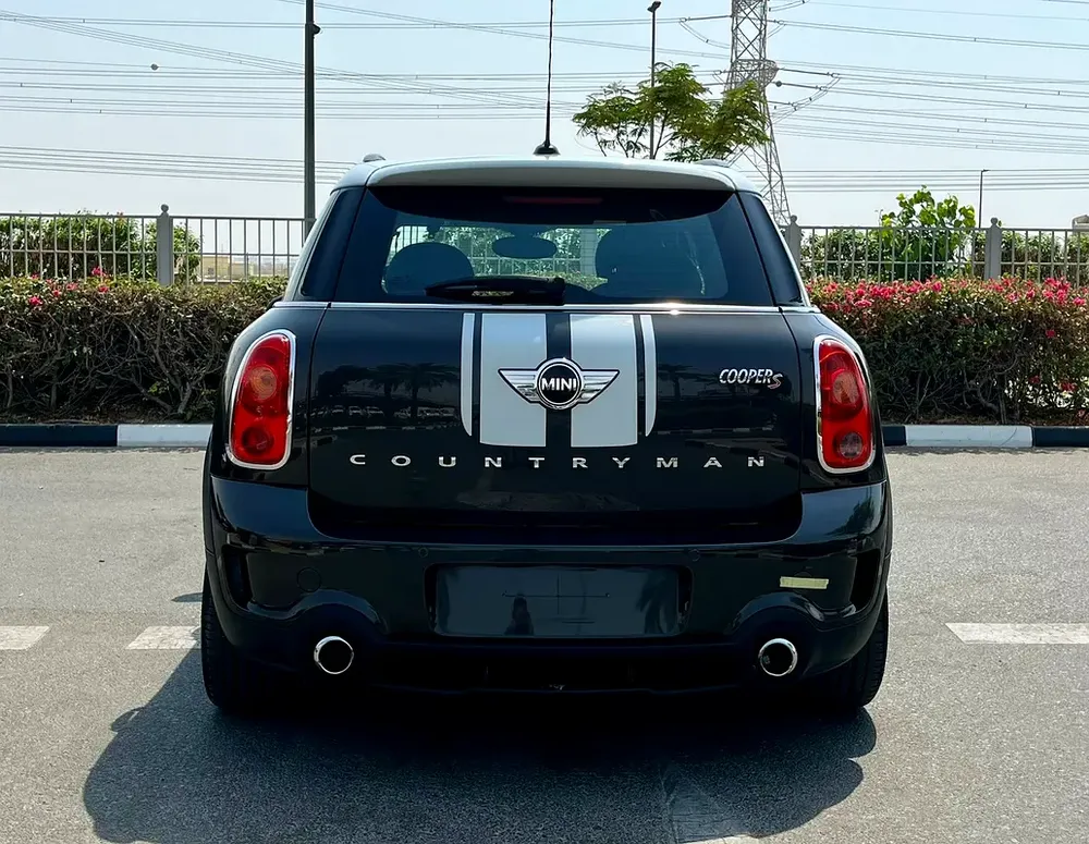 Mini Countryman S John copper Work gcc full option with services clean car - Image 9