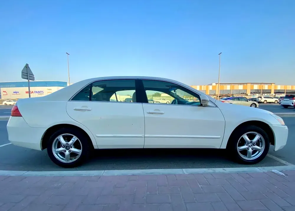 2007 HONDA ACCORD 2.4 || VERY WELL MAINTAINED || GCC  || SINGLE OWNER || ACCIDENT FREE - Image 4