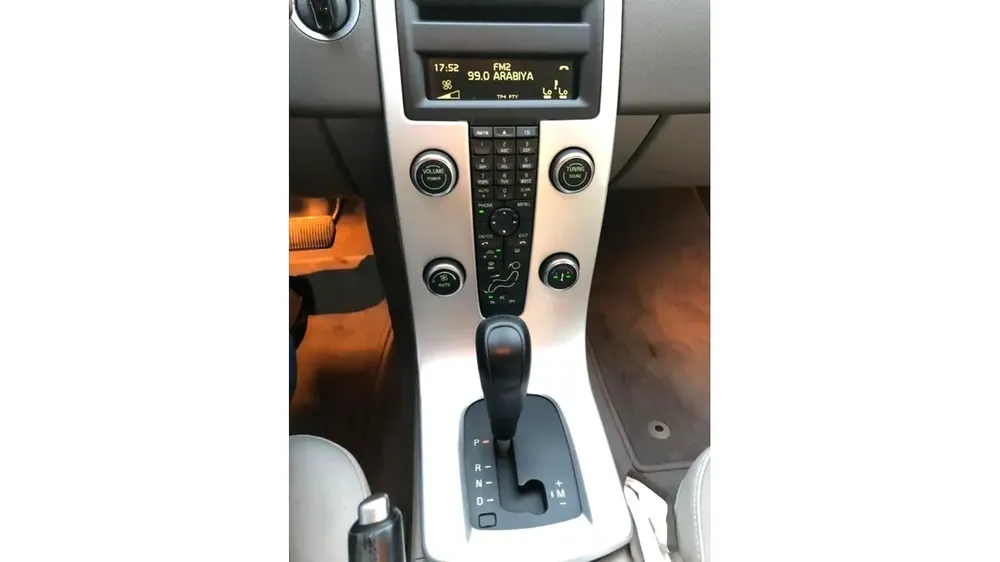 VOLVO S40 2012 GCC PERFECT CONDITION - Image 10