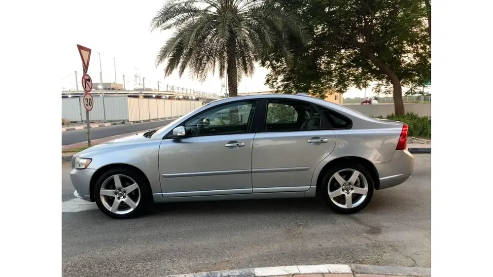 VOLVO S40 2012 GCC PERFECT CONDITION - Image 4