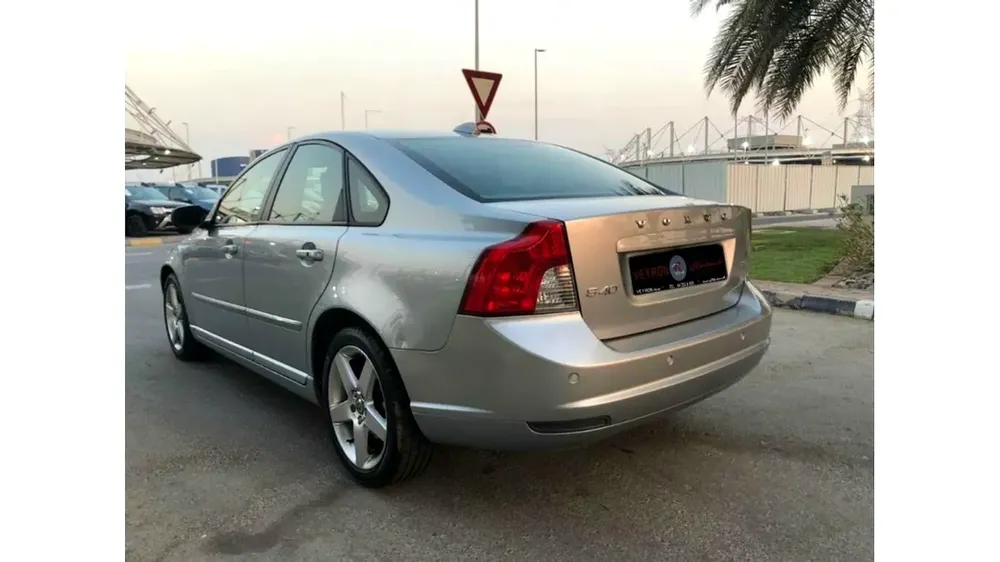 VOLVO S40 2012 GCC PERFECT CONDITION - Image 6